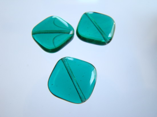 Mačkané korálky 14 x 14 x 5 mm