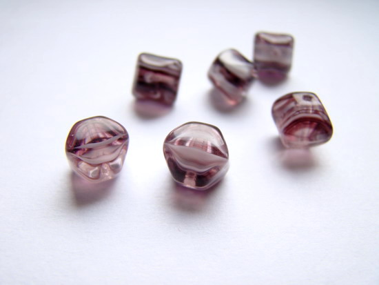 Mačkané korálky 8 x 8 x 7,5 mm