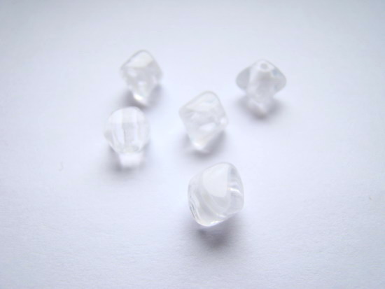 Mačkané korálky 8 x 8 x 7,5 mm