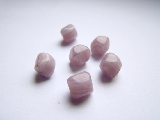 Mačkané korálky 8 x 8 x 7,5 mm