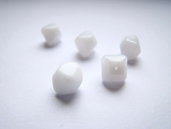 Mačkané korálky 8 x 8 x 7,5 mm