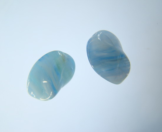 Mačkané korálky 13 x 10 x 8 mm