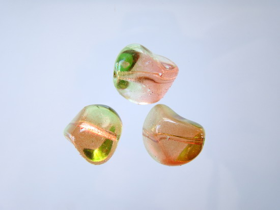 Mačkané korálky 15 x 13 x 10 mm